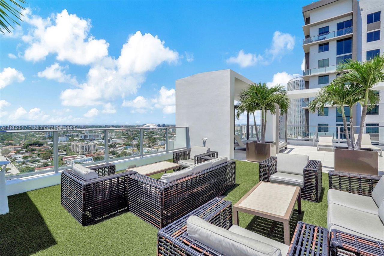 1010 SW 2nd Ave, Unit 1010, Miami, FL 33130 Photo