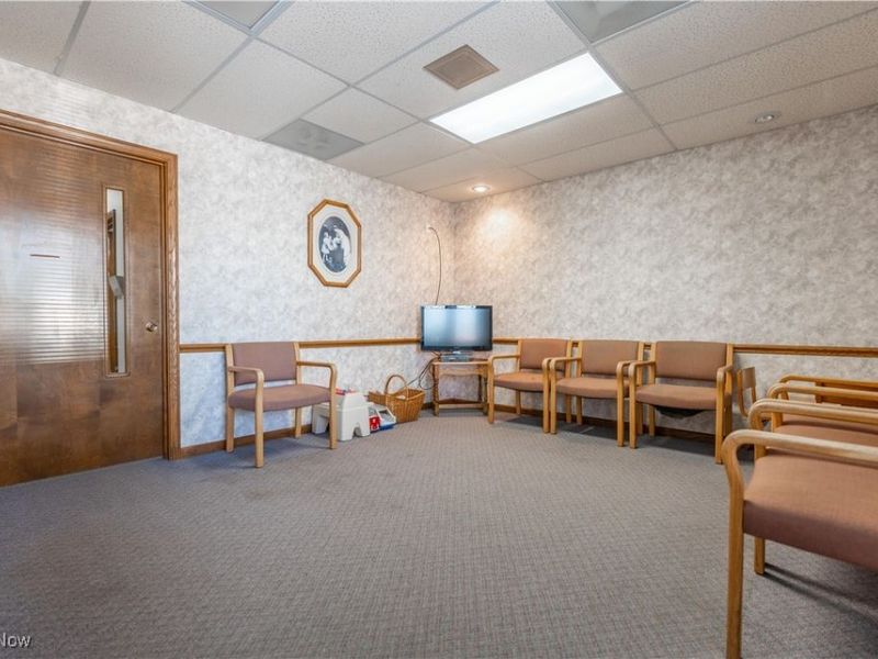 105 5th Street SE, Unit 2, Barberton, OH 44203 Photo 4