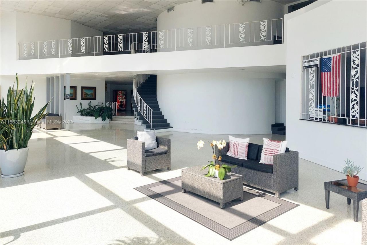 6484 Indian Creek Drive, Unit 320, Miami Beach, FL 33141 Photo