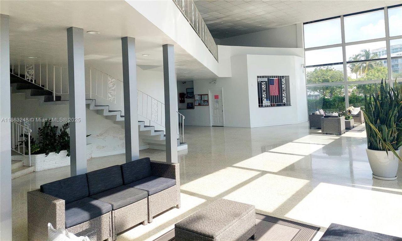 6484 Indian Creek Drive, Unit 320, Miami Beach, FL 33141 Photo