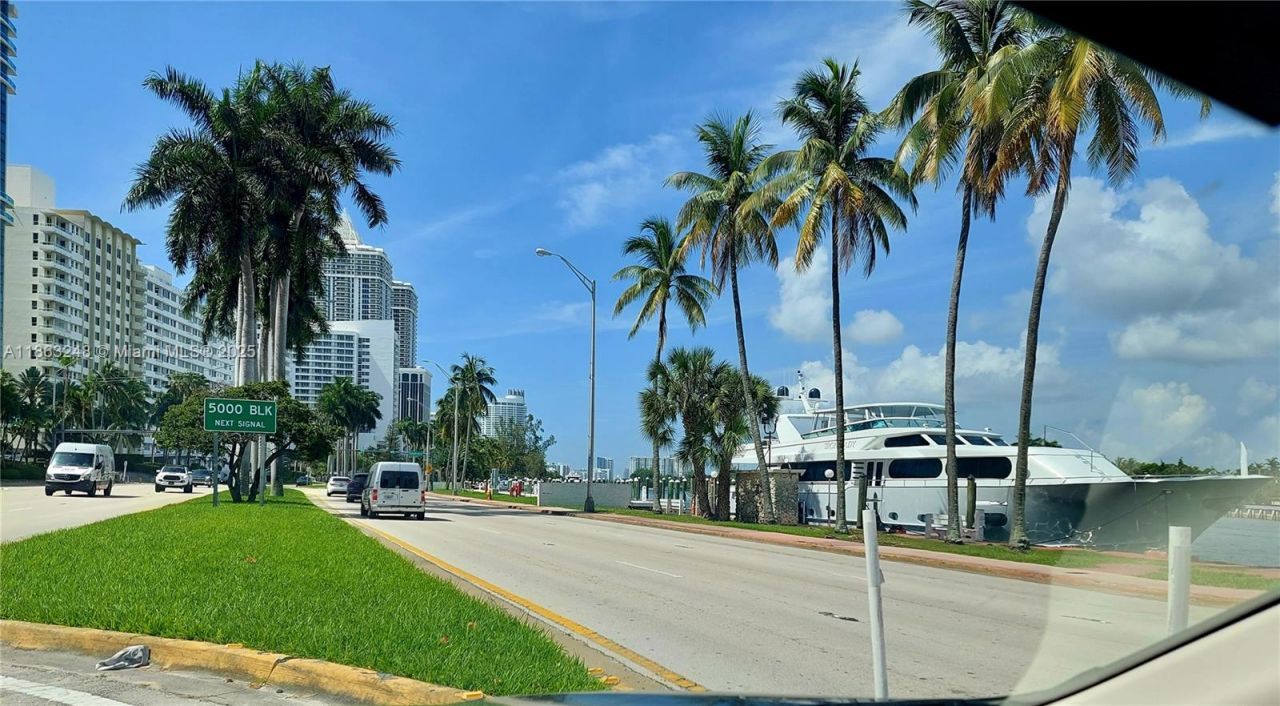 6484 Indian Creek Drive, Unit 320, Miami Beach, FL 33141 Photo