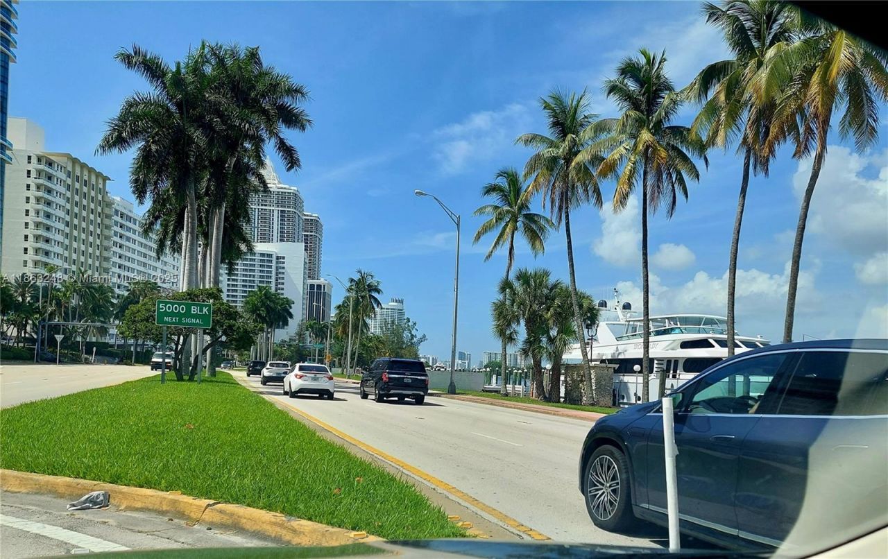 6484 Indian Creek Drive, Unit 320, Miami Beach, FL 33141 Photo