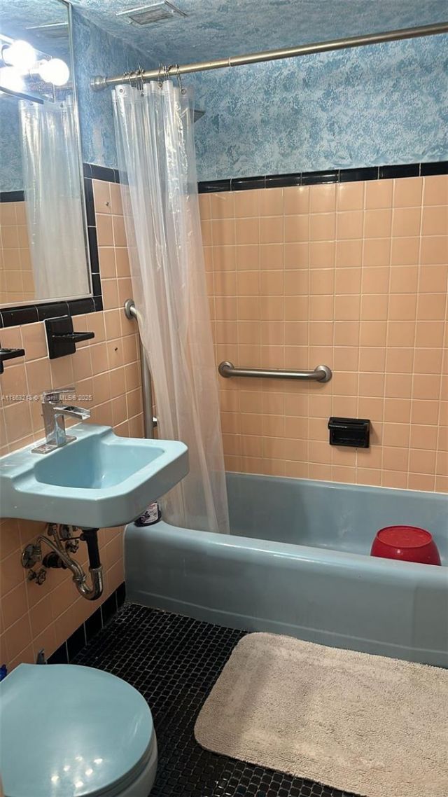 6484 Indian Creek Drive, Unit 320, Miami Beach, FL 33141 Photo