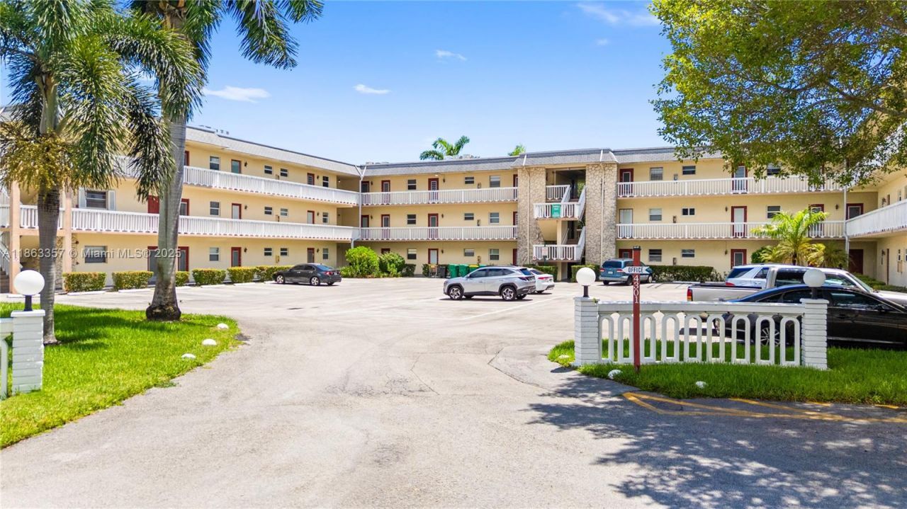 4299 NW 16th St, Unit 210, Lauderhill, FL 33313 Photo