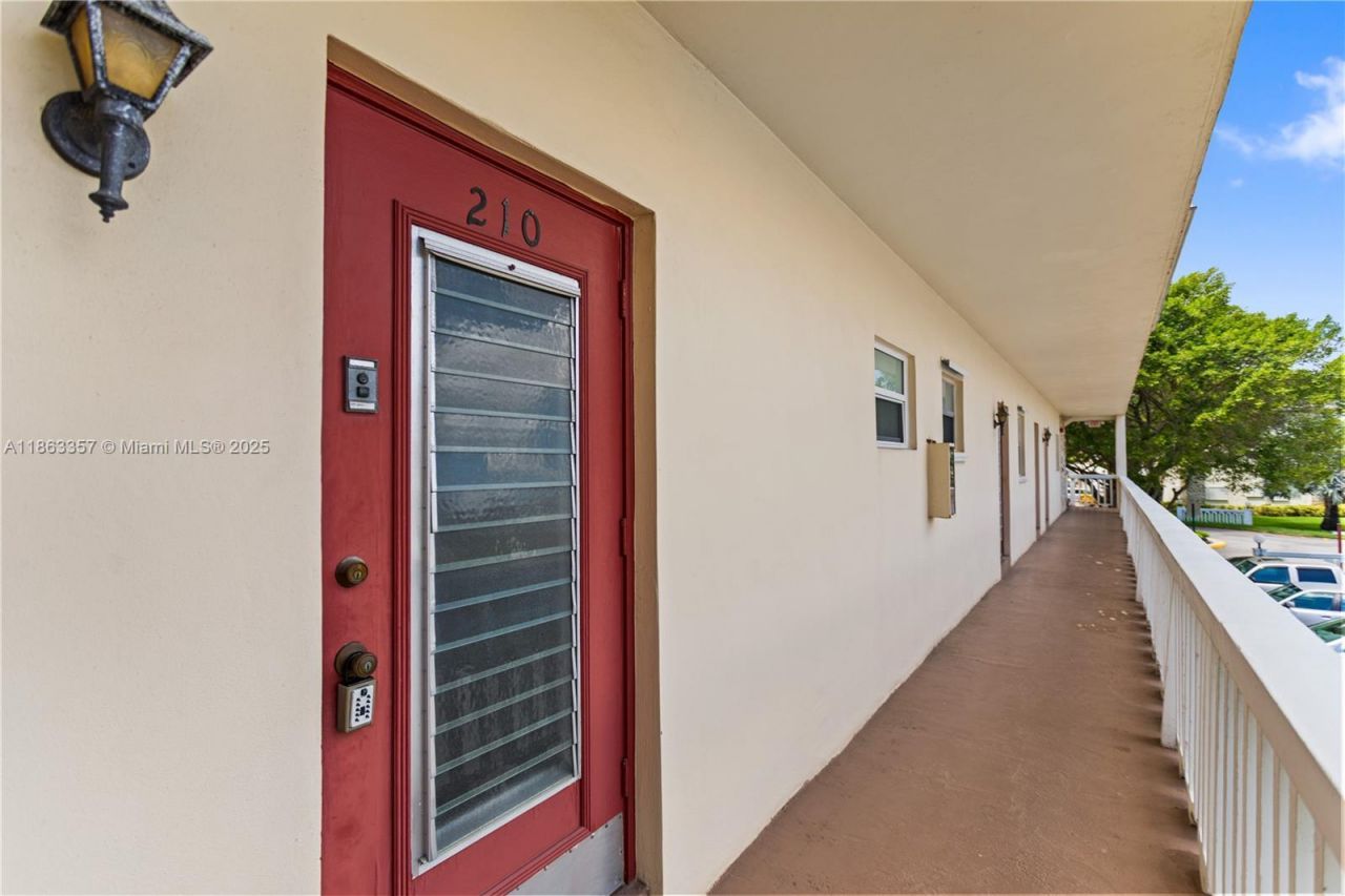 4299 NW 16th St, Unit 210, Lauderhill, FL 33313 Photo