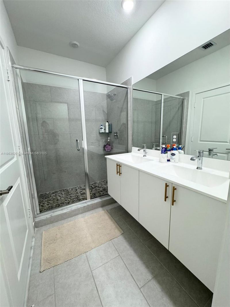 4867 NW 84th Ave, Doral, FL 33166 Photo