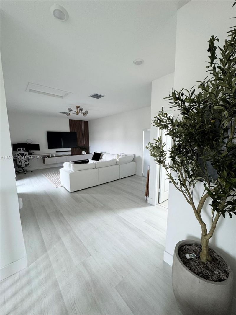 4867 NW 84th Ave, Doral, FL 33166 Photo