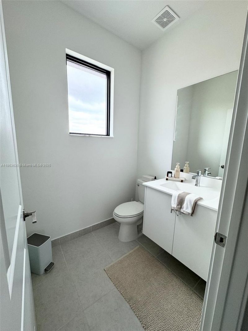 4867 NW 84th Ave, Doral, FL 33166 Photo