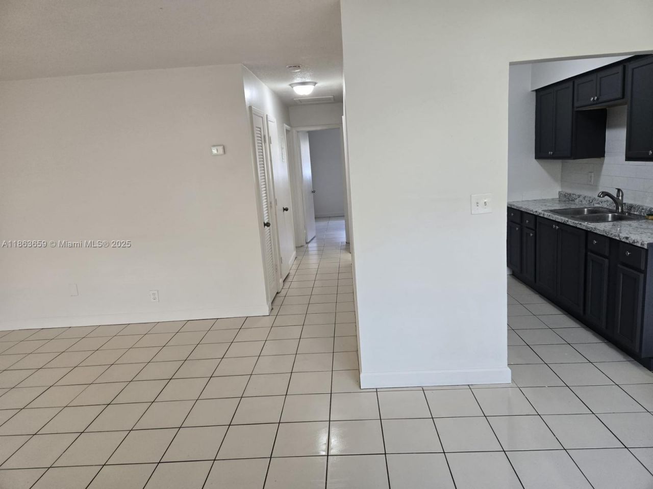 4121 NW 30th Ter, Unit 4, Lauderdale Lakes, FL 33309 Photo