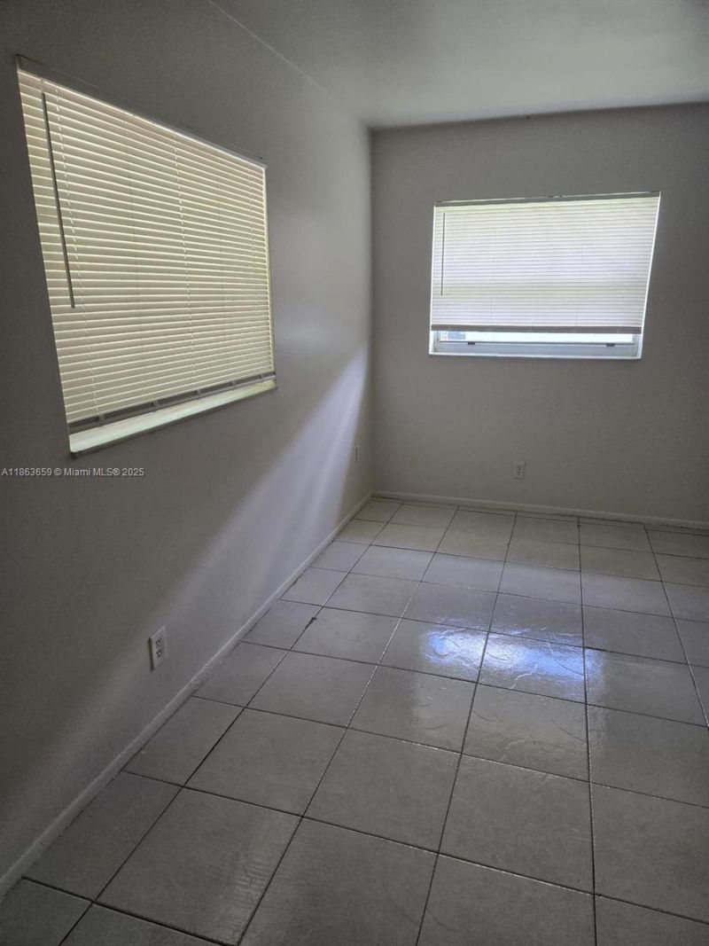 4121 NW 30th Ter, Unit 4, Lauderdale Lakes, FL 33309 Photo