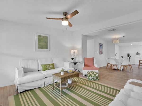 2048 Holiday LN, NAPLES, FL 34104