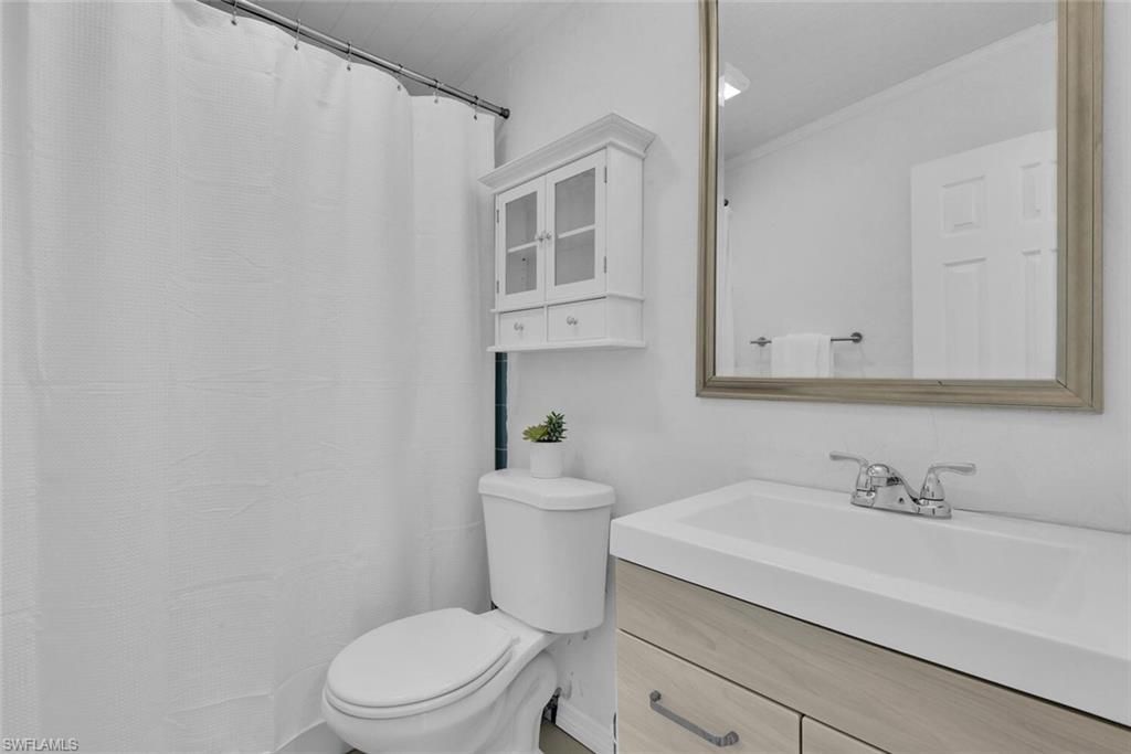 2048 Holiday Ln, Naples, FL 34104 Photo