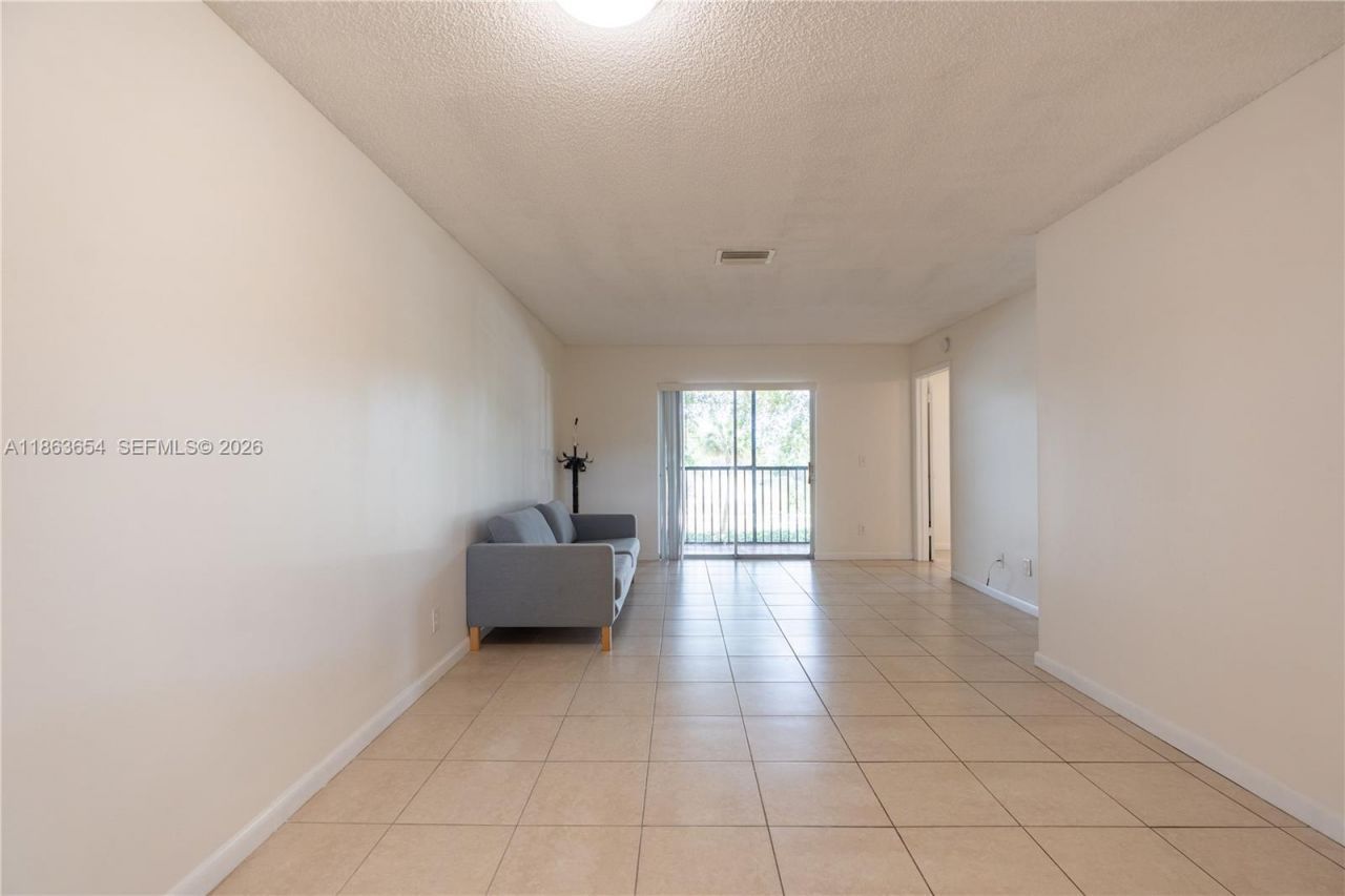 721 NW 103rd Ter, Unit 202, Pembroke Pines, FL 33026 Photo