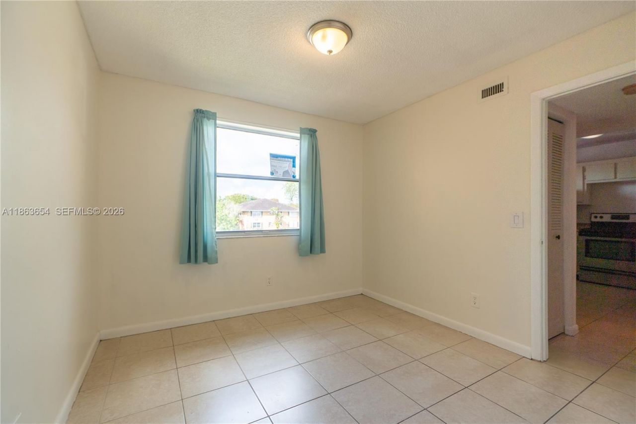 721 NW 103rd Ter, Unit 202, Pembroke Pines, FL 33026 Photo