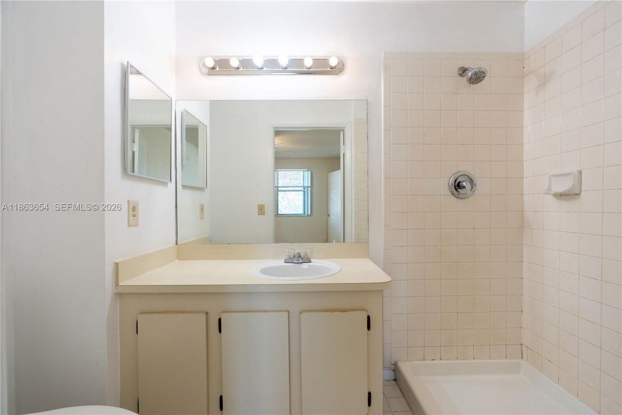 721 NW 103rd Ter, Unit 202, Pembroke Pines, FL 33026 Photo