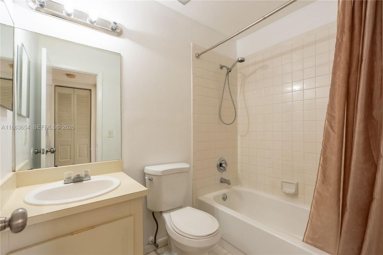 721 NW 103rd Ter, Unit 202, Pembroke Pines, FL 33026 Photo