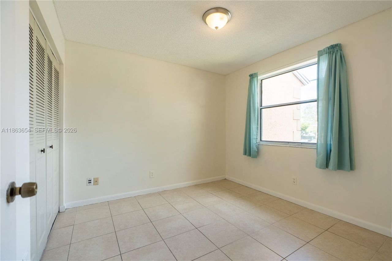 721 NW 103rd Ter, Unit 202, Pembroke Pines, FL 33026 Photo