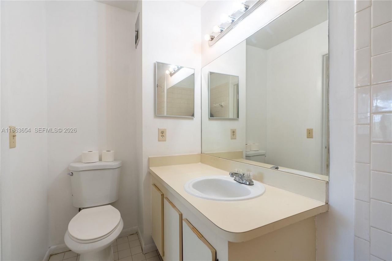 721 NW 103rd Ter, Unit 202, Pembroke Pines, FL 33026 Photo