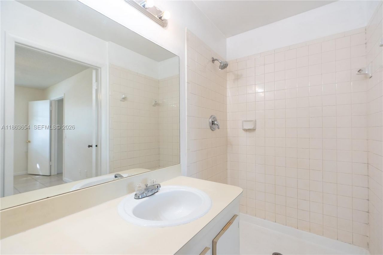 721 NW 103rd Ter, Unit 202, Pembroke Pines, FL 33026 Photo