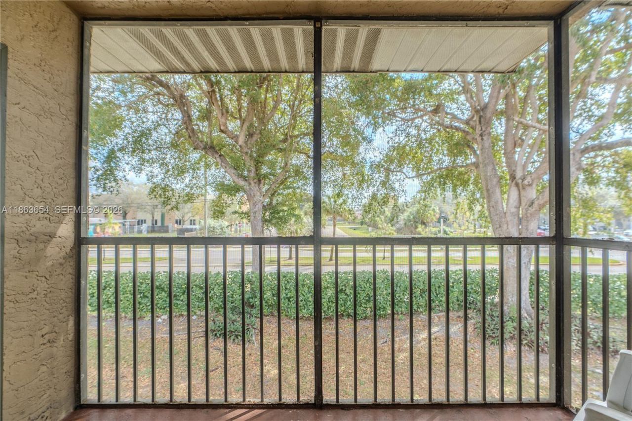 721 NW 103rd Ter, Unit 202, Pembroke Pines, FL 33026 Photo