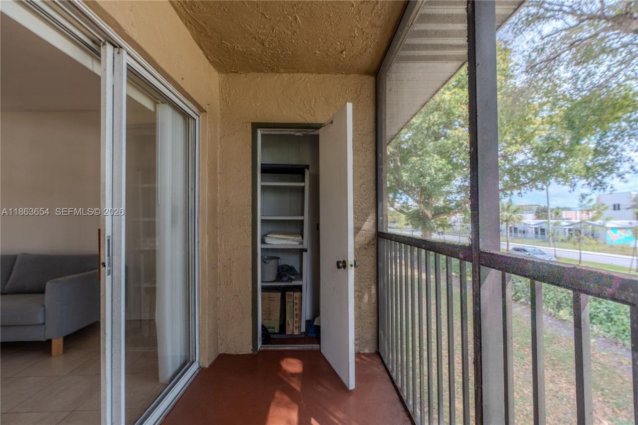 721 NW 103rd Ter, Unit 202, Pembroke Pines, FL 33026 Photo