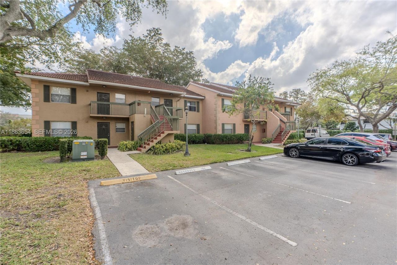 721 NW 103rd Ter, Unit 202, Pembroke Pines, FL 33026 Photo