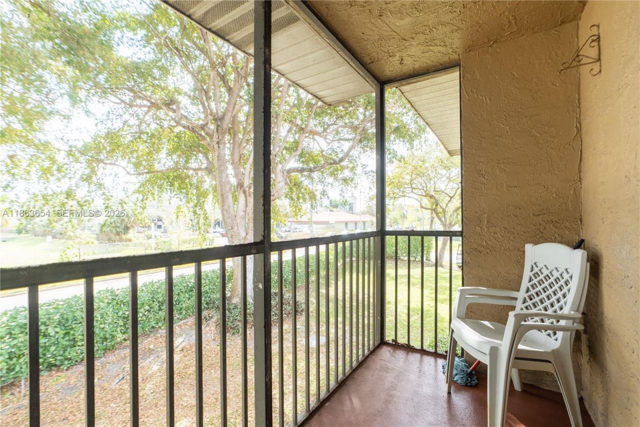 721 NW 103rd Ter, Unit 202, Pembroke Pines, FL 33026 Photo