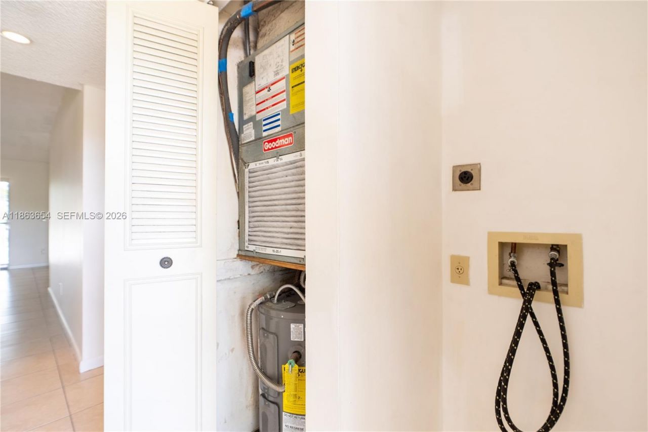 721 NW 103rd Ter, Unit 202, Pembroke Pines, FL 33026 Photo