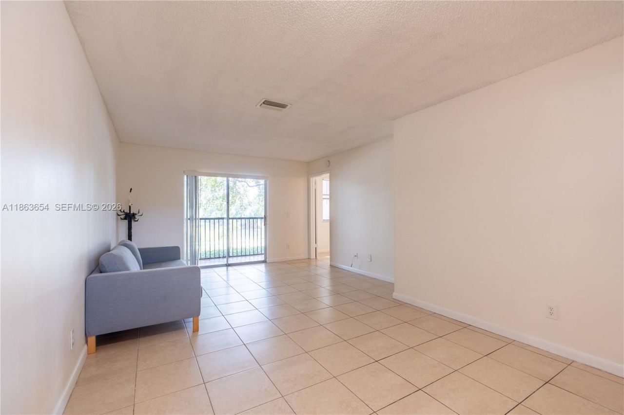 721 NW 103rd Ter, Unit 202, Pembroke Pines, FL 33026 Photo