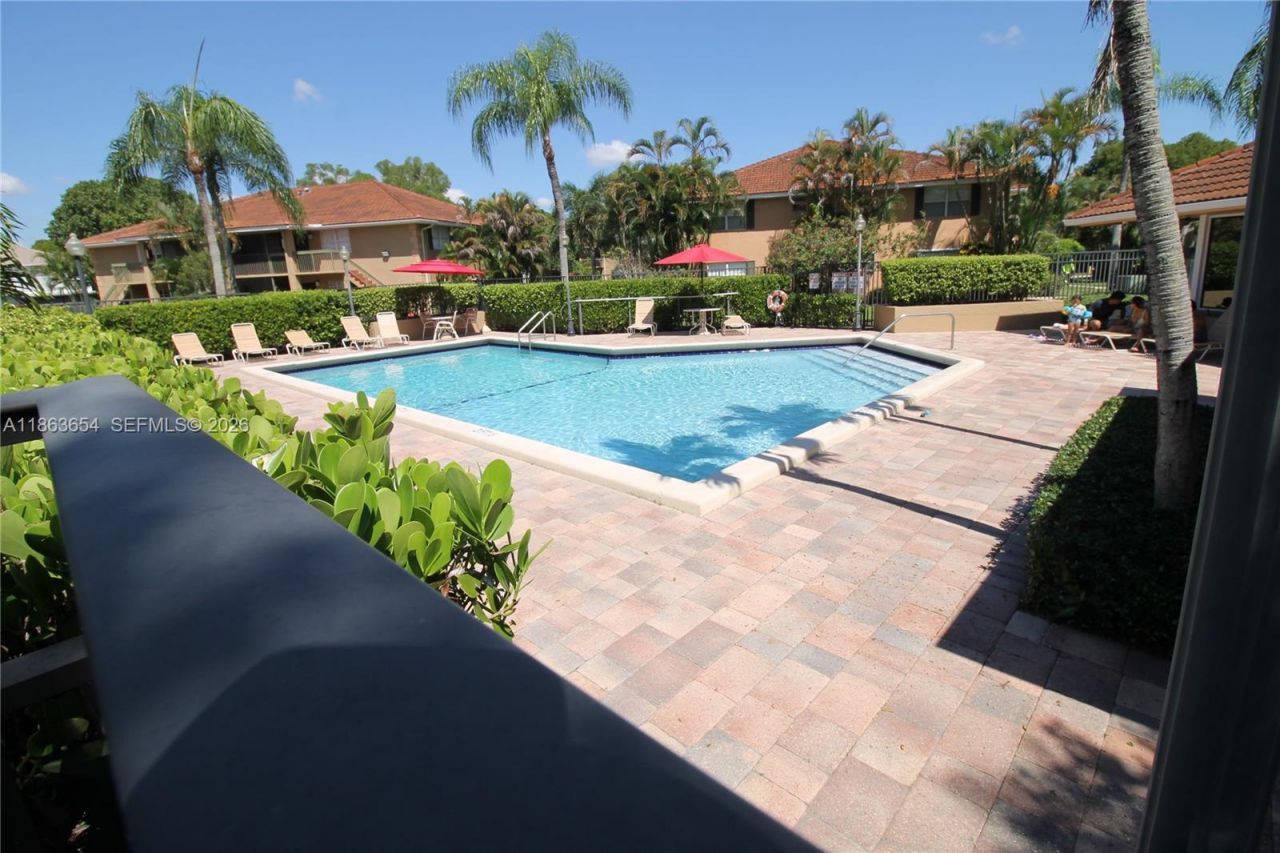 721 NW 103rd Ter, Unit 202, Pembroke Pines, FL 33026 Photo