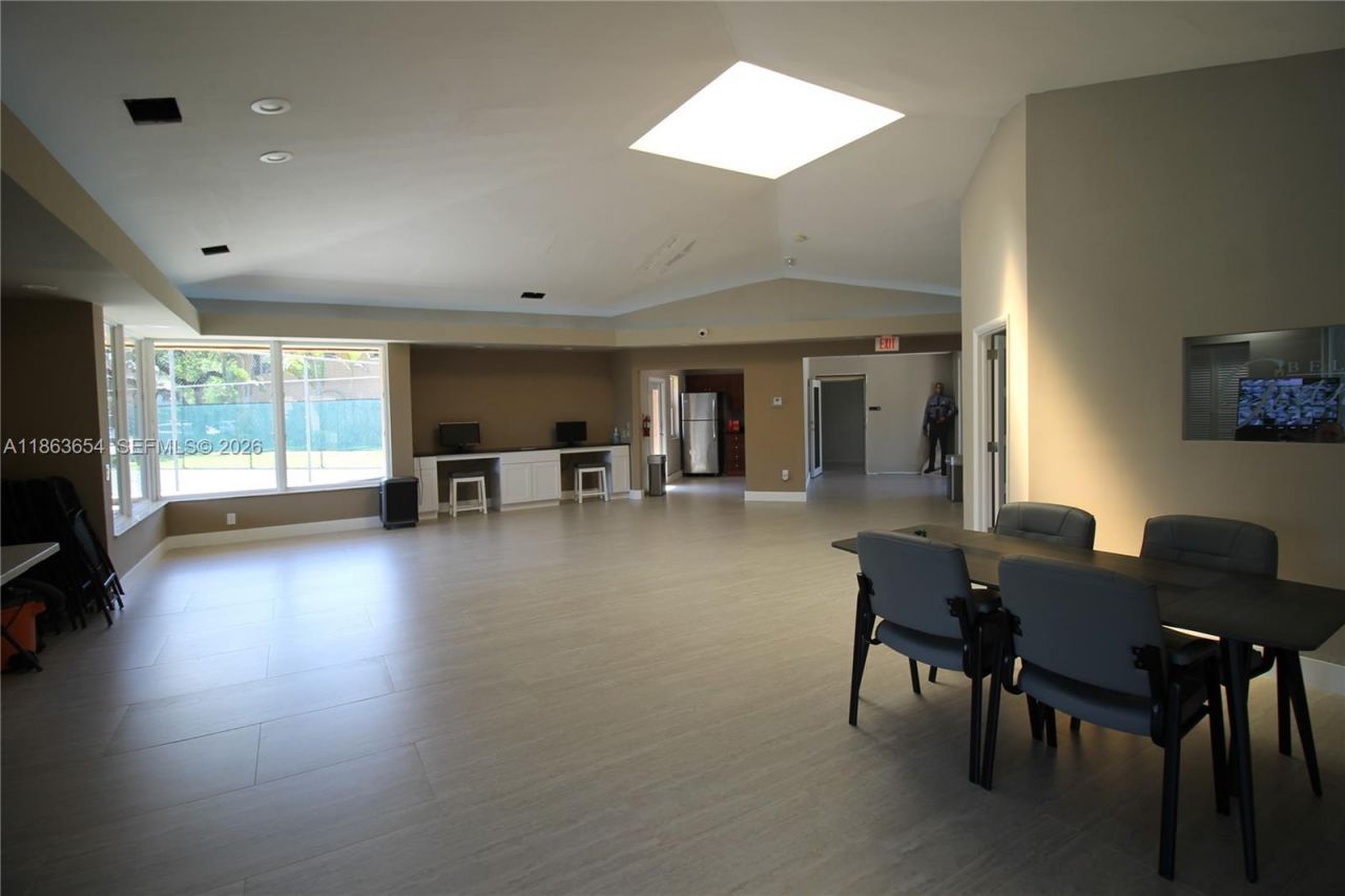 721 NW 103rd Ter, Unit 202, Pembroke Pines, FL 33026 Photo