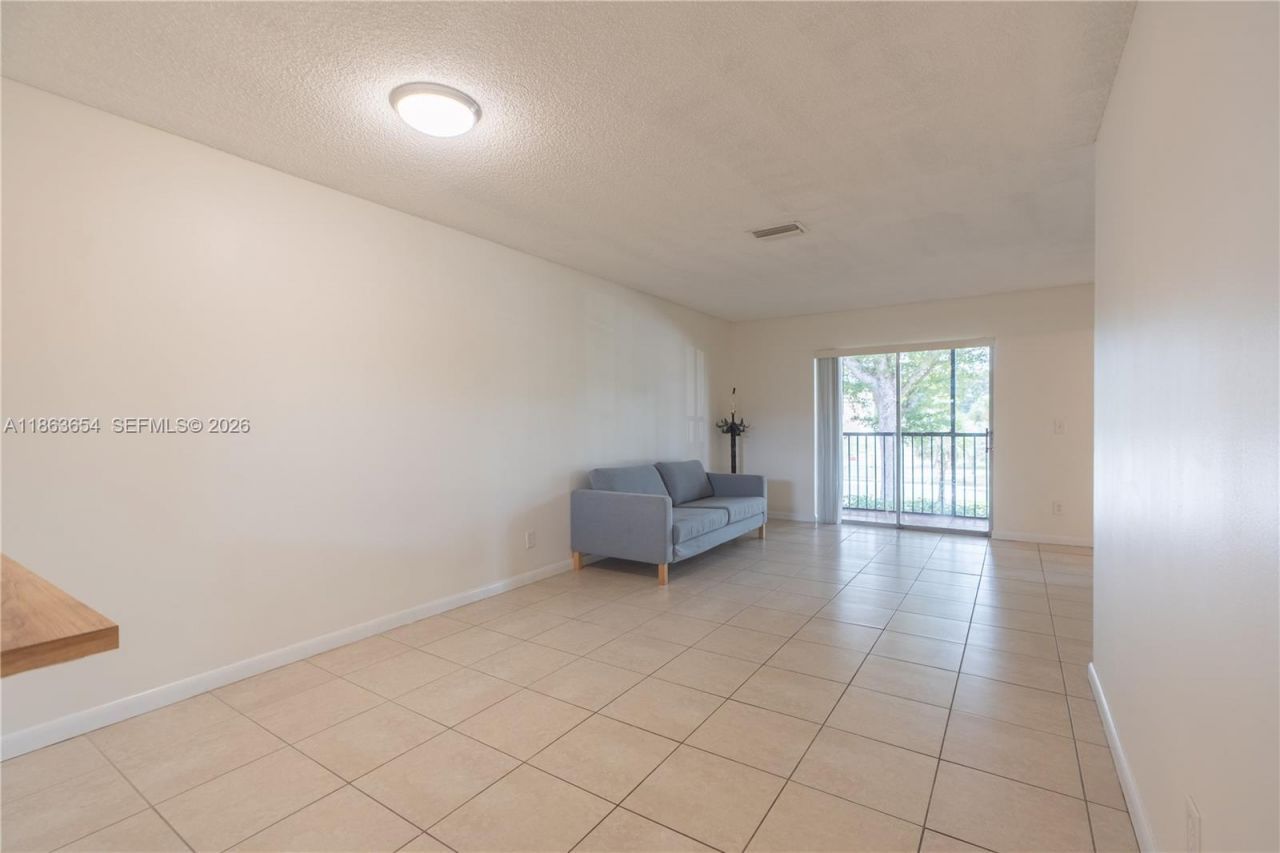 721 NW 103rd Ter, Unit 202, Pembroke Pines, FL 33026 Photo