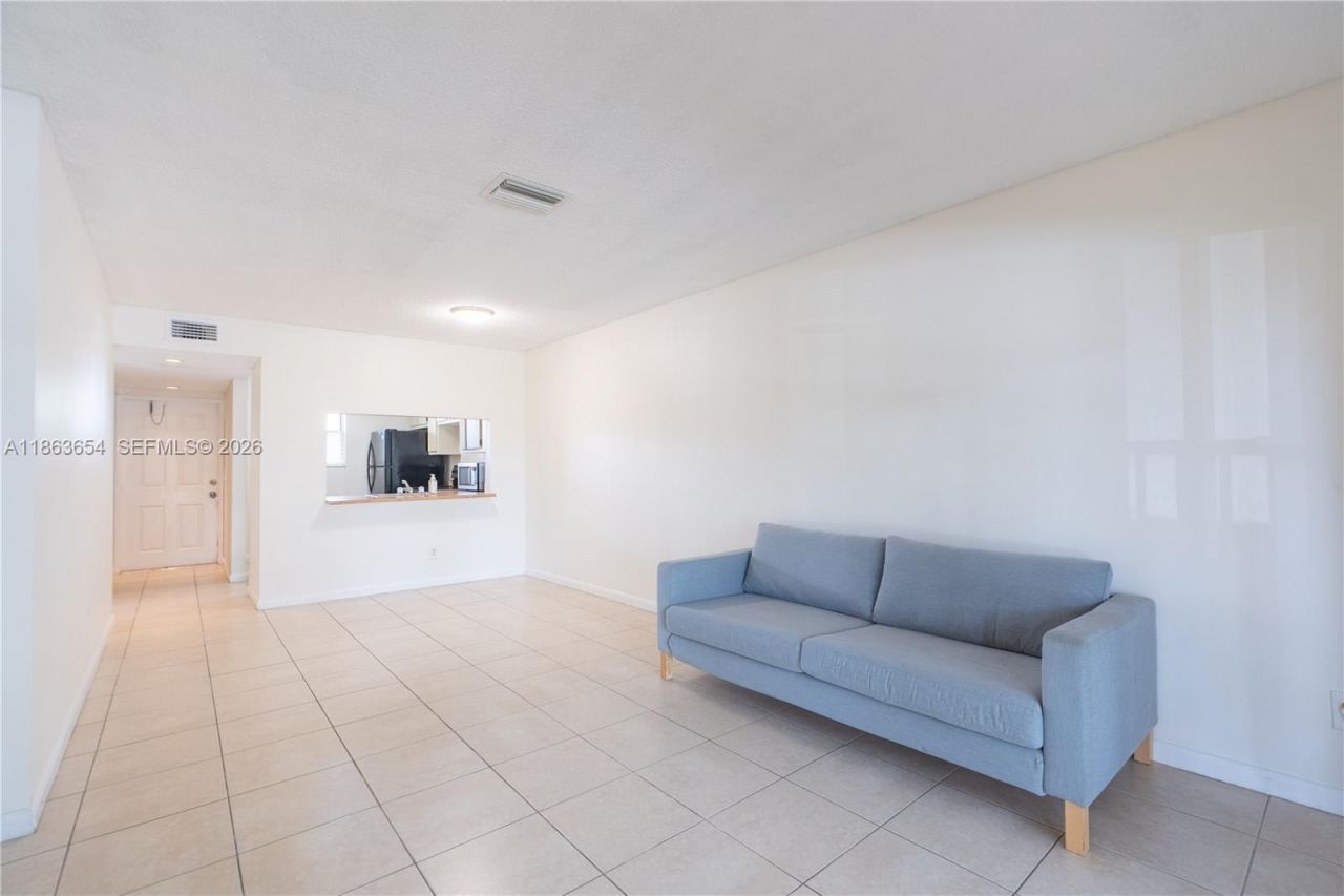 721 NW 103rd Ter, Unit 202, Pembroke Pines, FL 33026 Photo