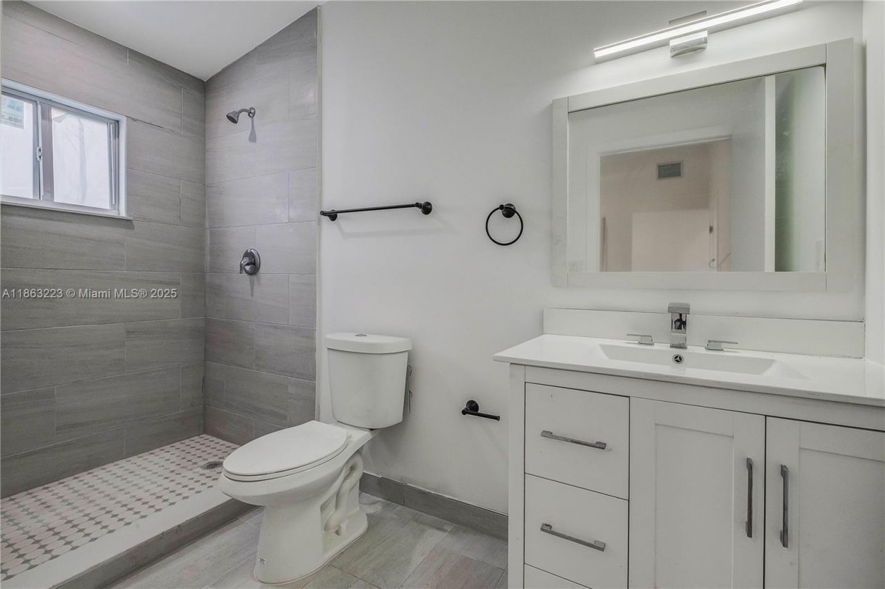 7777 NW 8th Ct, Unit B, Miami, FL 33150 Photo