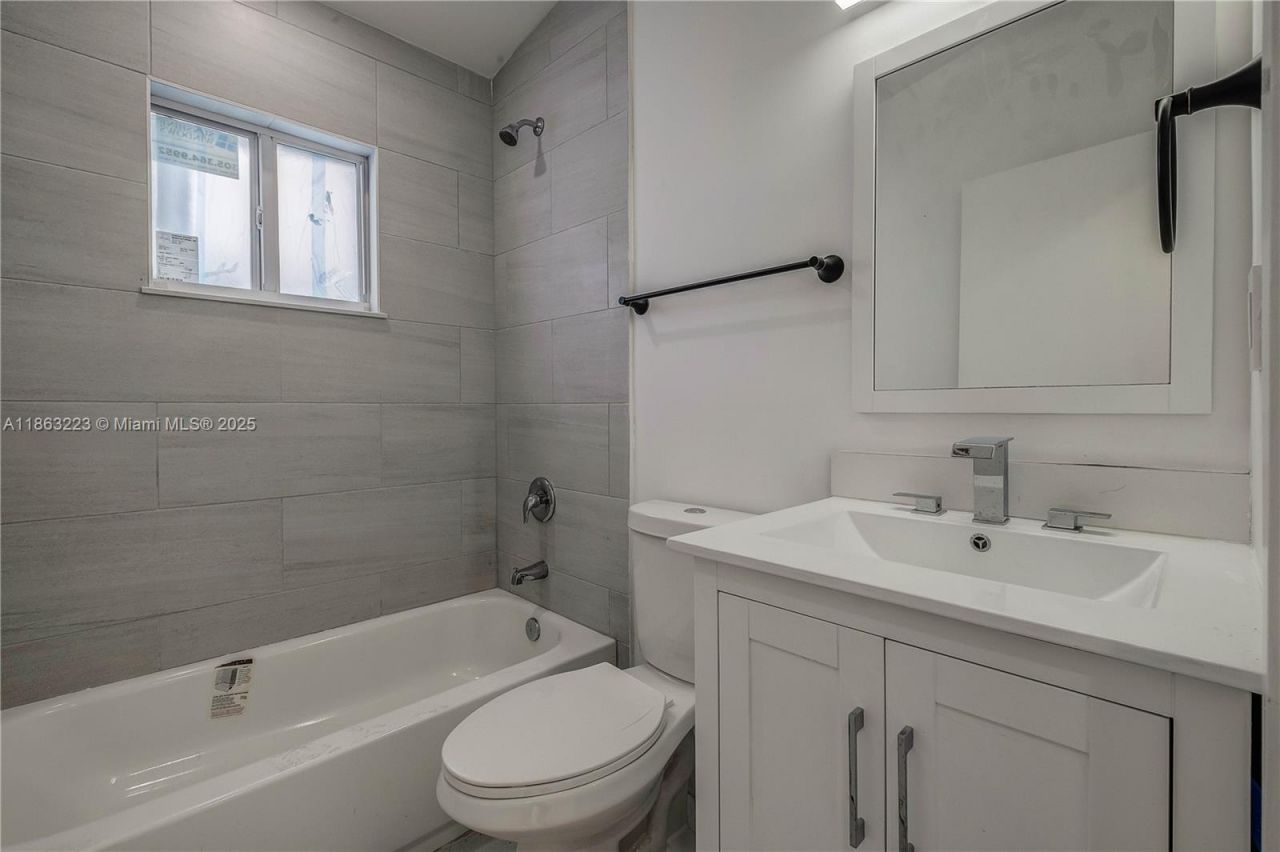 7777 NW 8th Ct, Unit B, Miami, FL 33150 Photo