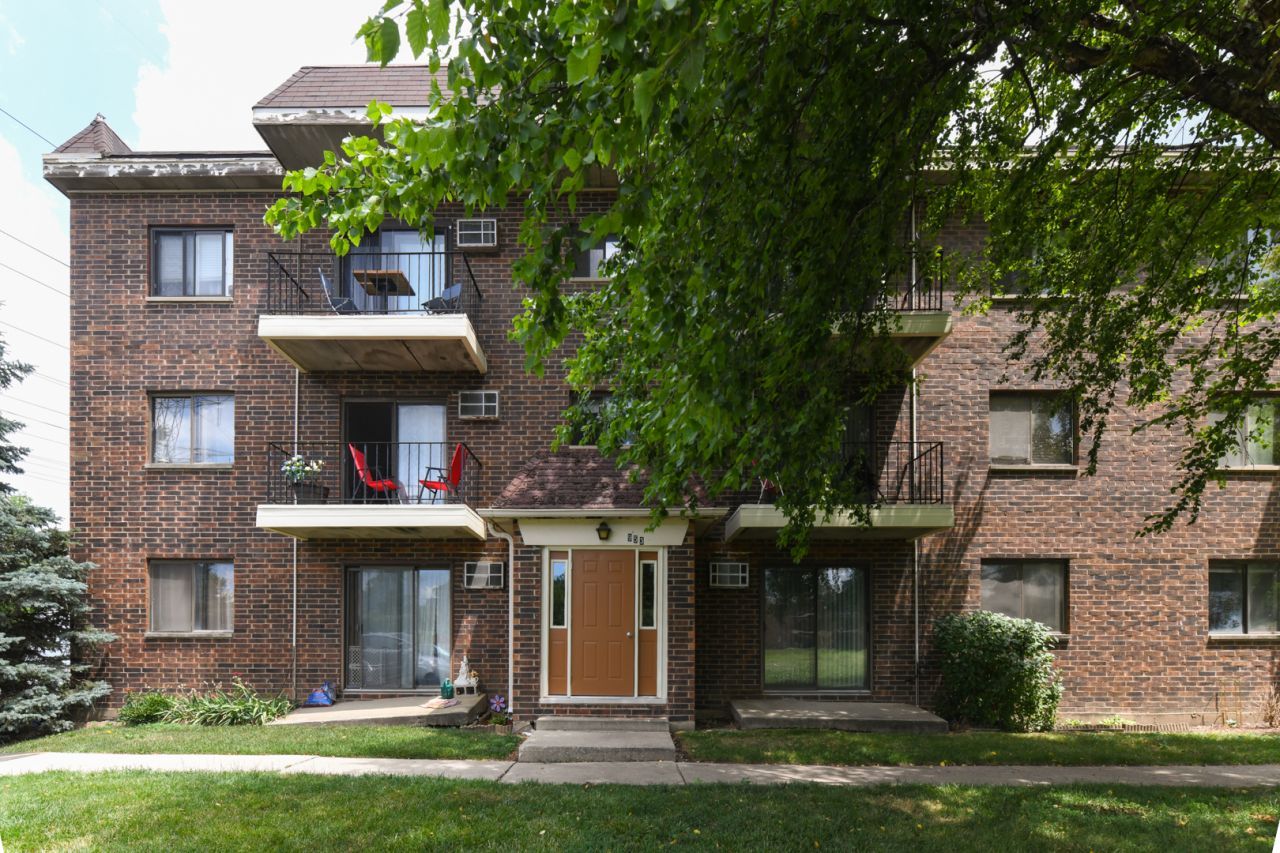 953 N Rohlwing Road, Unit GB, Addison, IL 60101 Main Photo