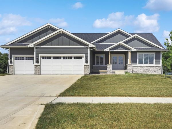 475 SE Walnut Woods Drive, West Des Moines, IA 50265