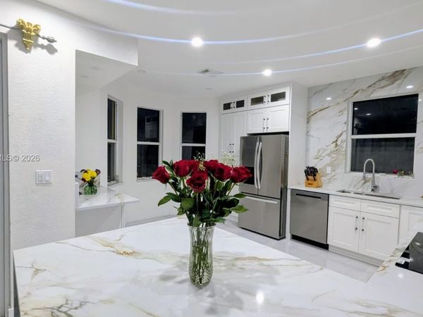 6049 SW 165th Ave, Miami, FL 33193