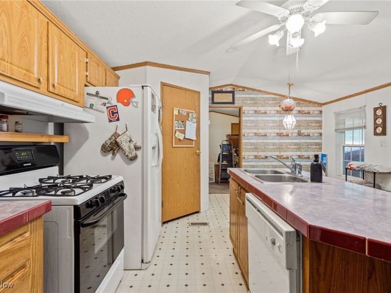 11 Brookins Drive, Olmsted Township, OH 44138 Photo 14