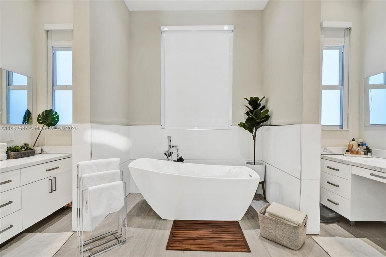 411 NW 125th Ave, Miami, FL 33182 Photo