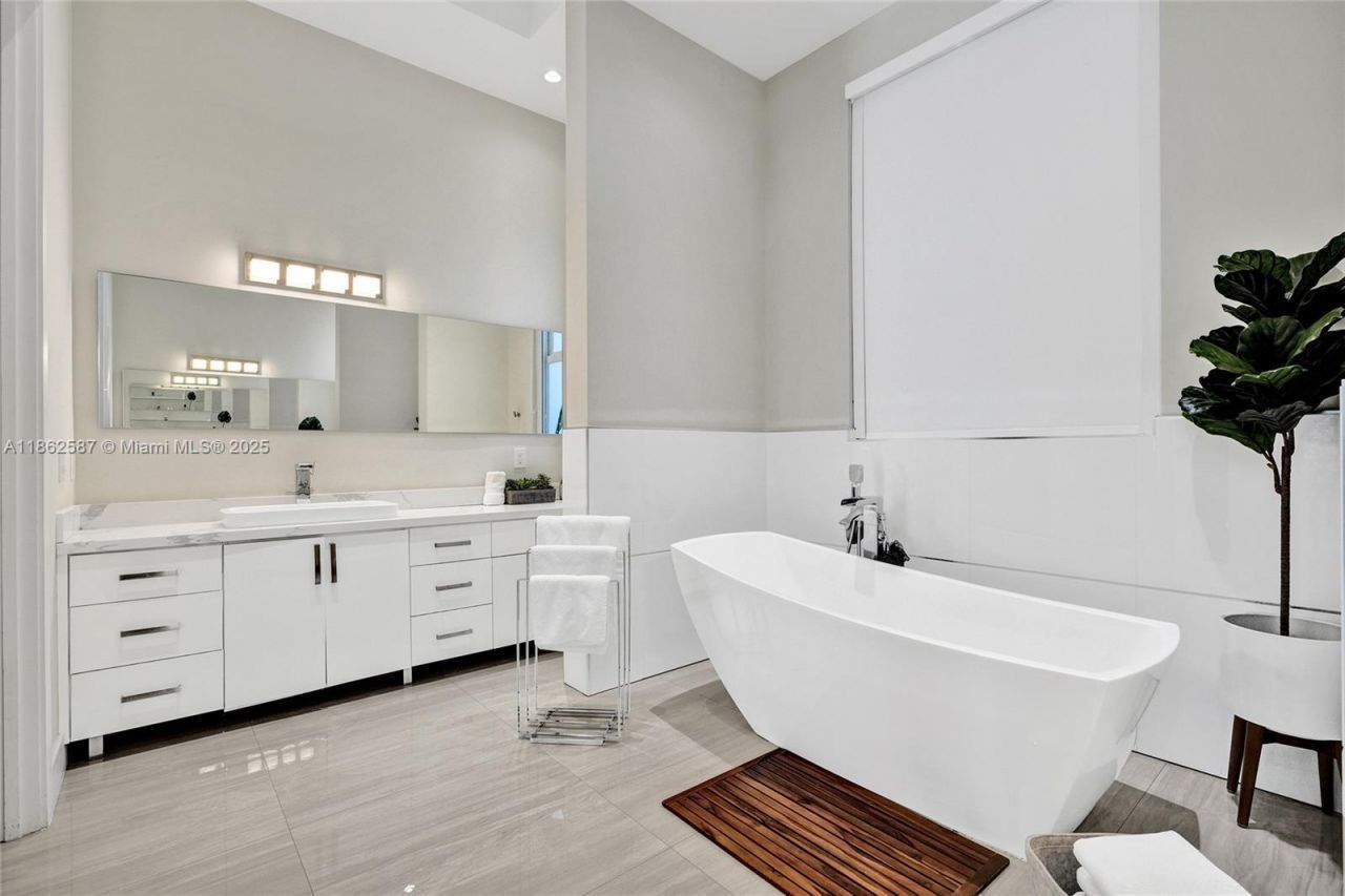 411 NW 125th Ave, Miami, FL 33182 Photo