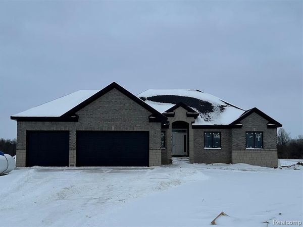 3855 Howland Road, Almont Twp, MI 48003