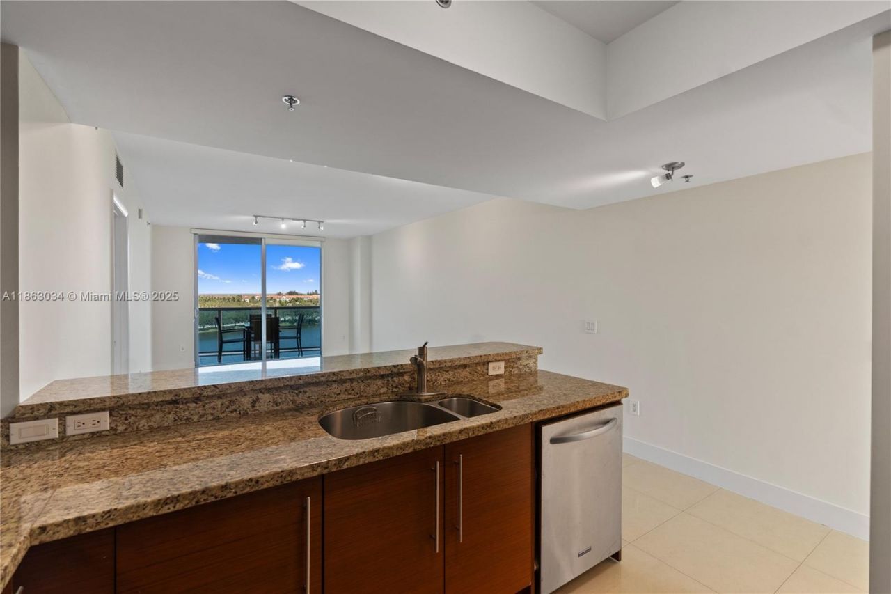 2641 N Flamingo Rd, Unit 905N, Sunrise, FL 33323 Photo