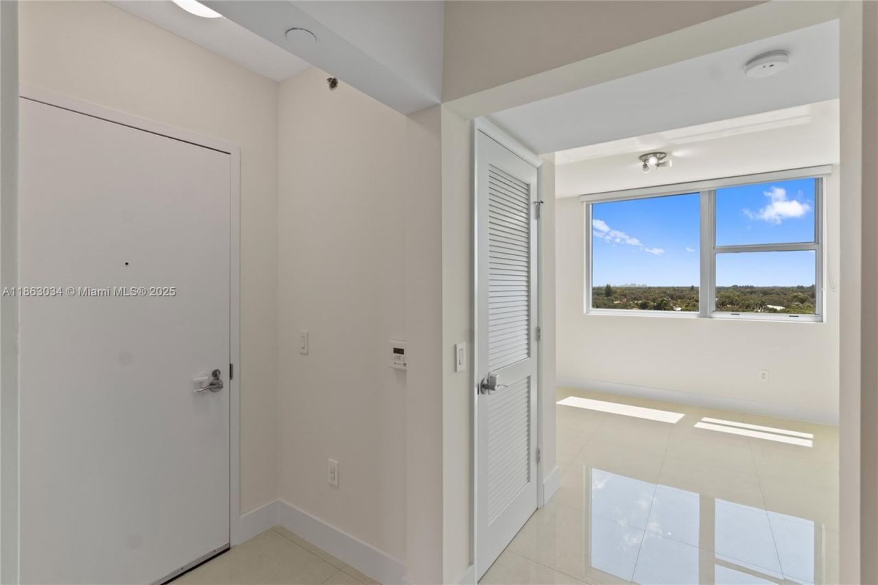2641 N Flamingo Rd, Unit 905N, Sunrise, FL 33323 Photo