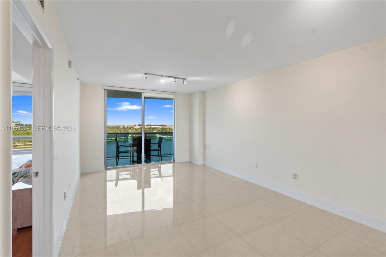 2641 N Flamingo Rd, Unit 905N, Sunrise, FL 33323 Photo