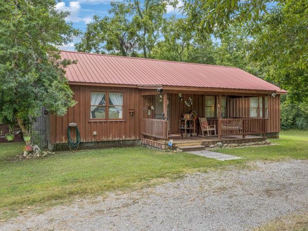 120 Wallace Dr, Waynesboro, TN 38485