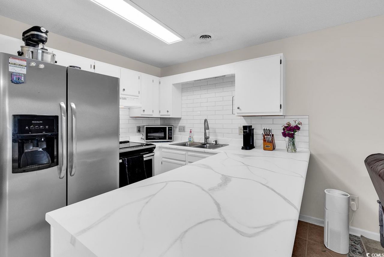 1890 Auburn Ln. Photo 6