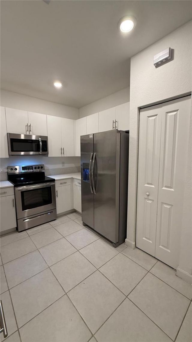 947 NE 211th St, Unit 947, Miami, FL 33179 Photo