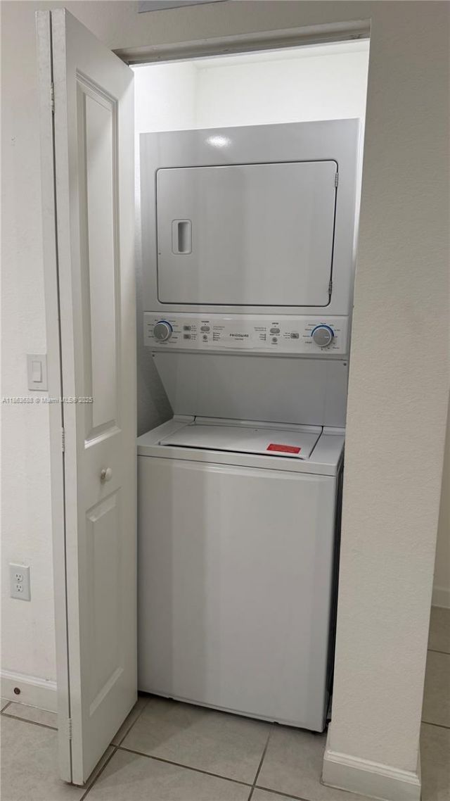 947 NE 211th St, Unit 947, Miami, FL 33179 Photo