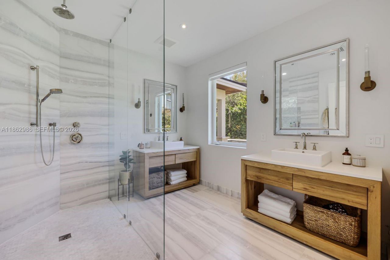 6910 SW 145th Ter, Palmetto Bay, FL 33158 Photo